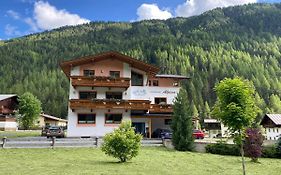 Haus Alpina&Landhaus Schöpf